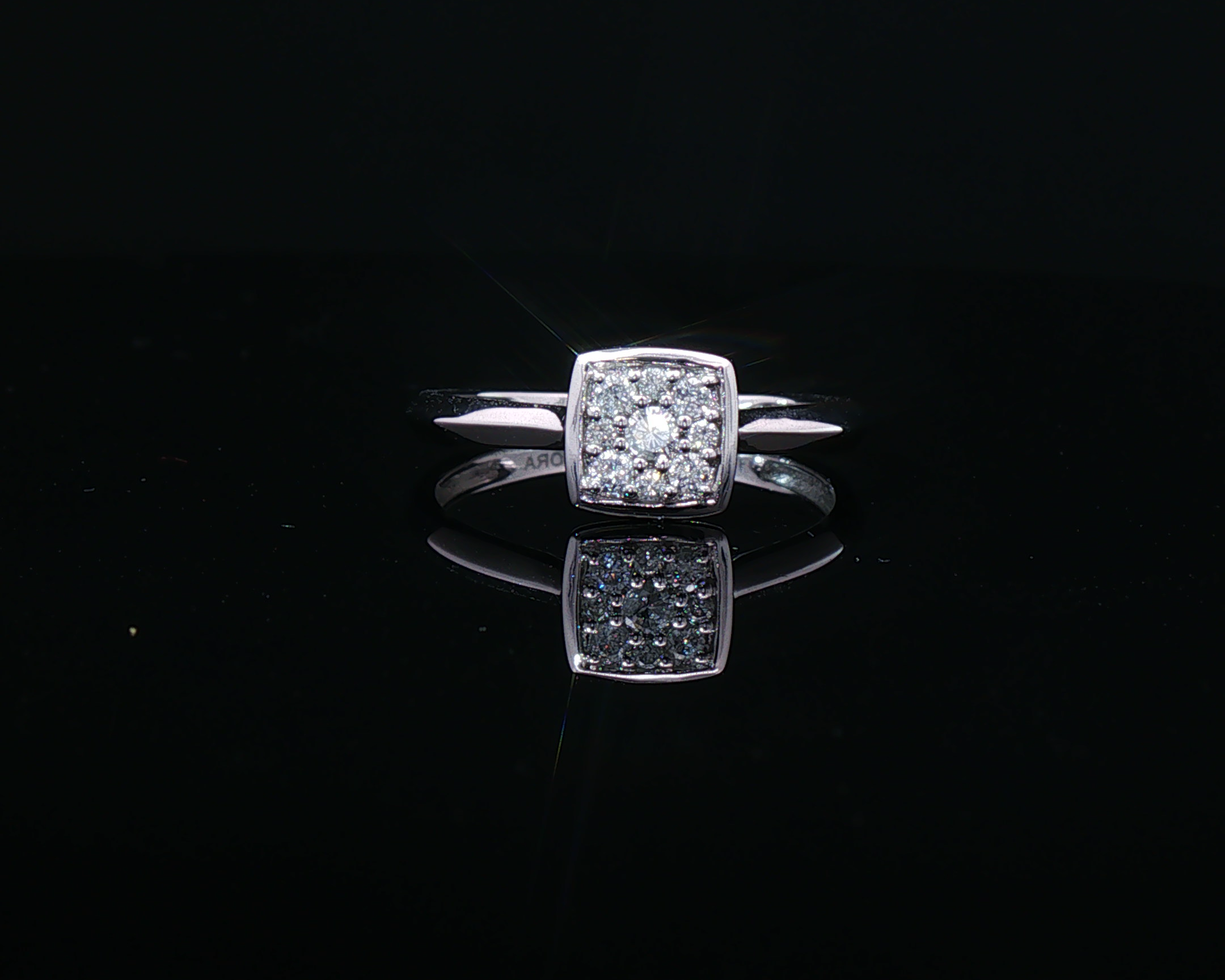 Petite square ring