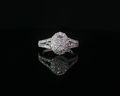 Oval halo ring