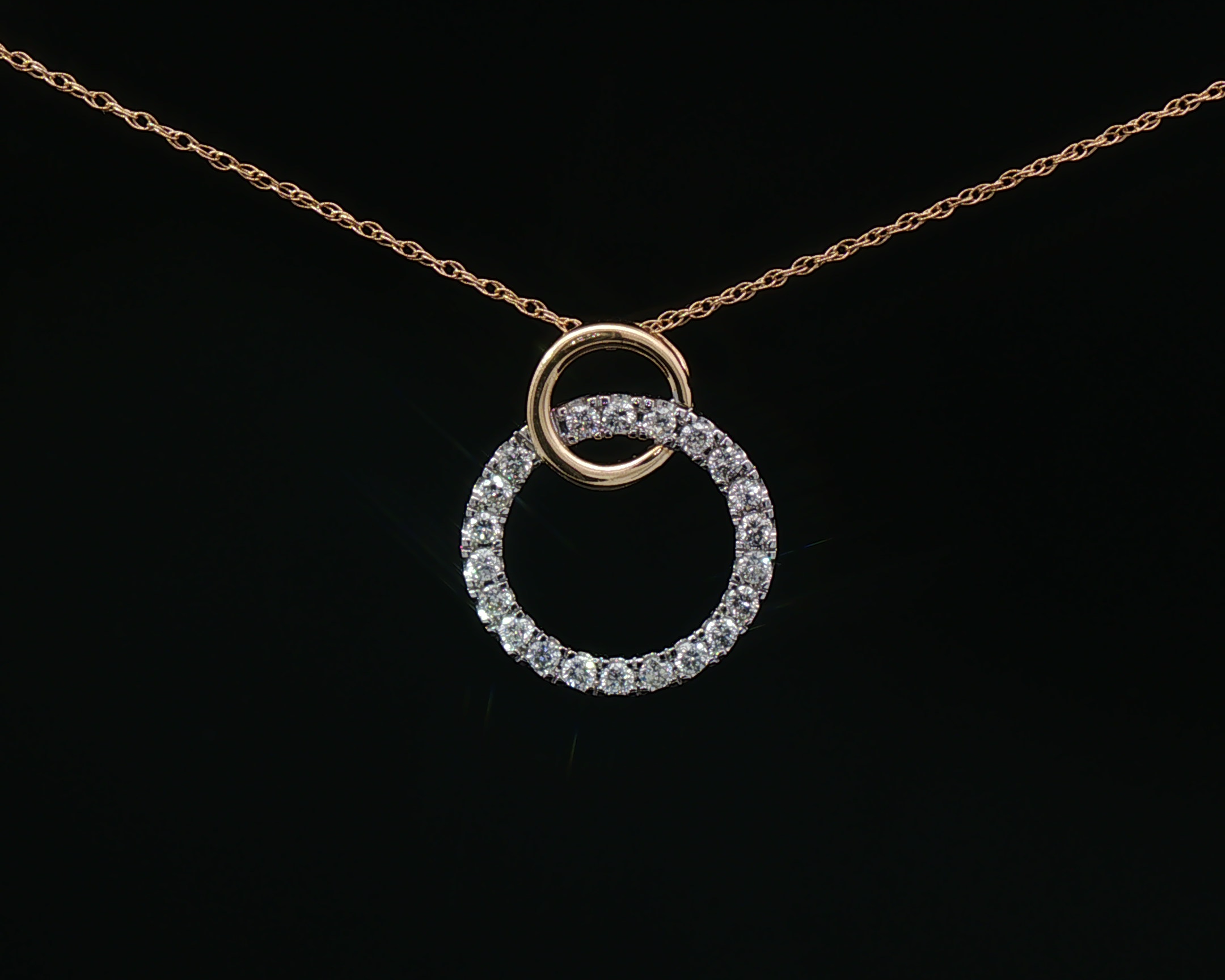 Intertwined circle pendant