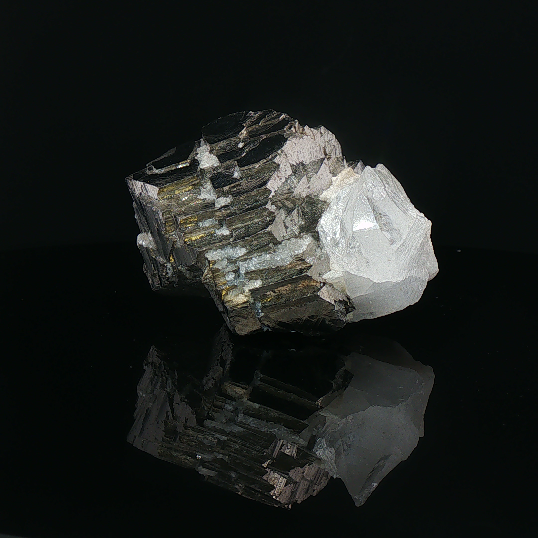 Quartz on arsenopyrite