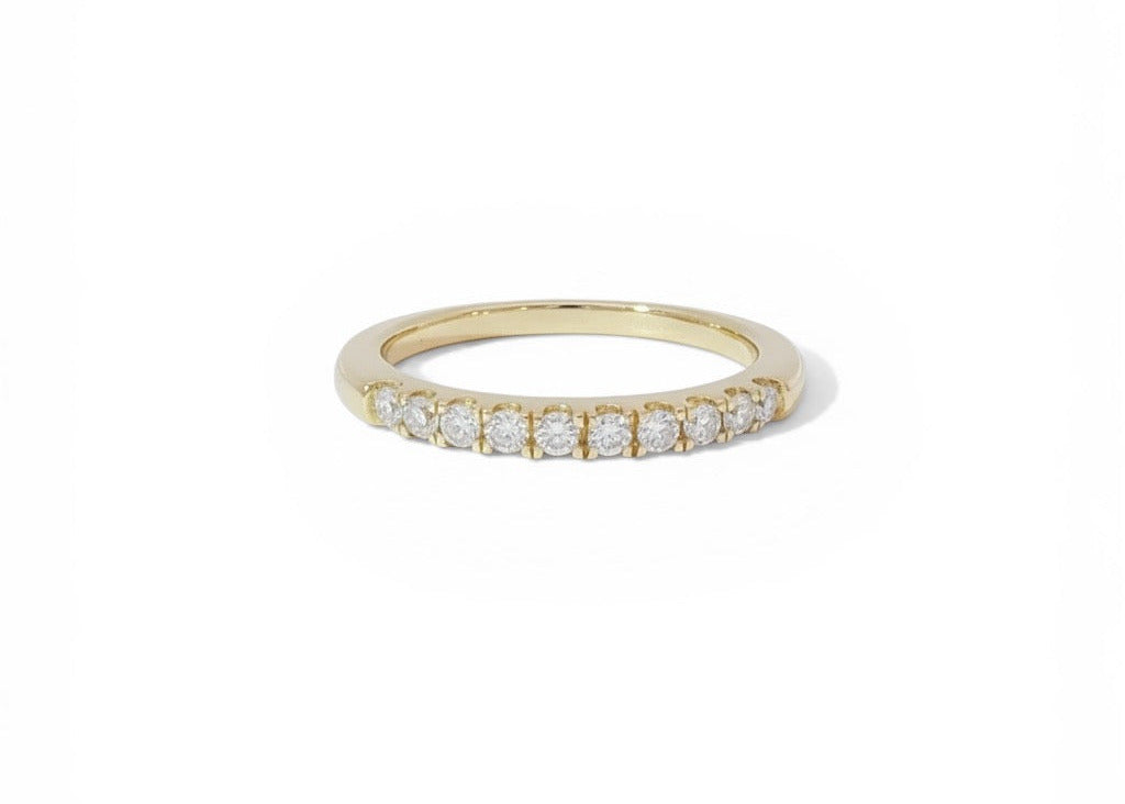 Single row diamond band