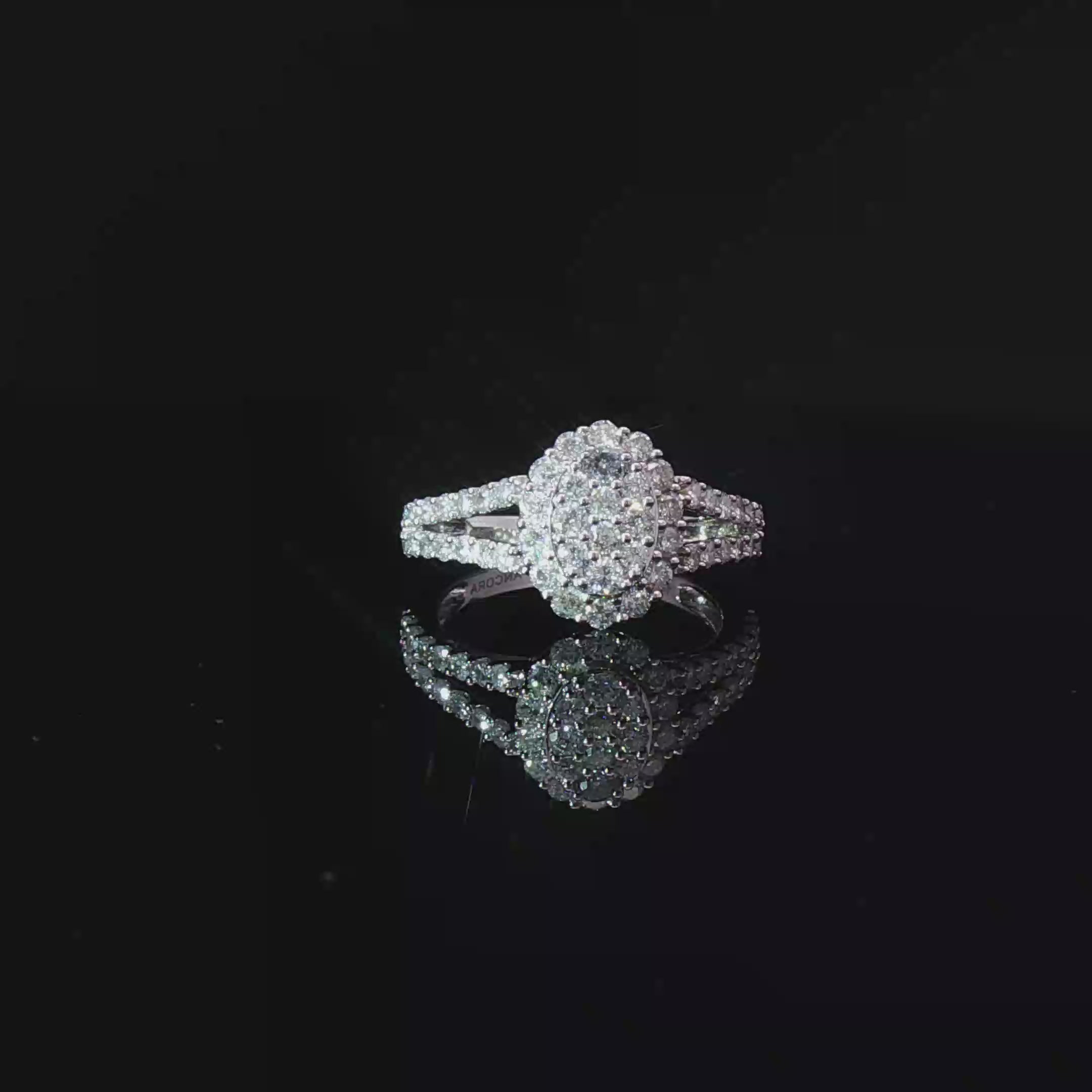 Oval halo ring